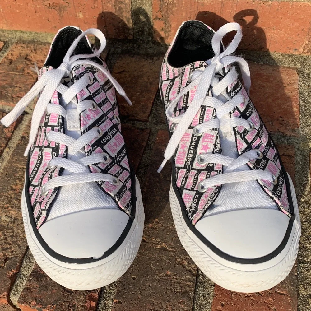 Converse - Picture 3 of 9